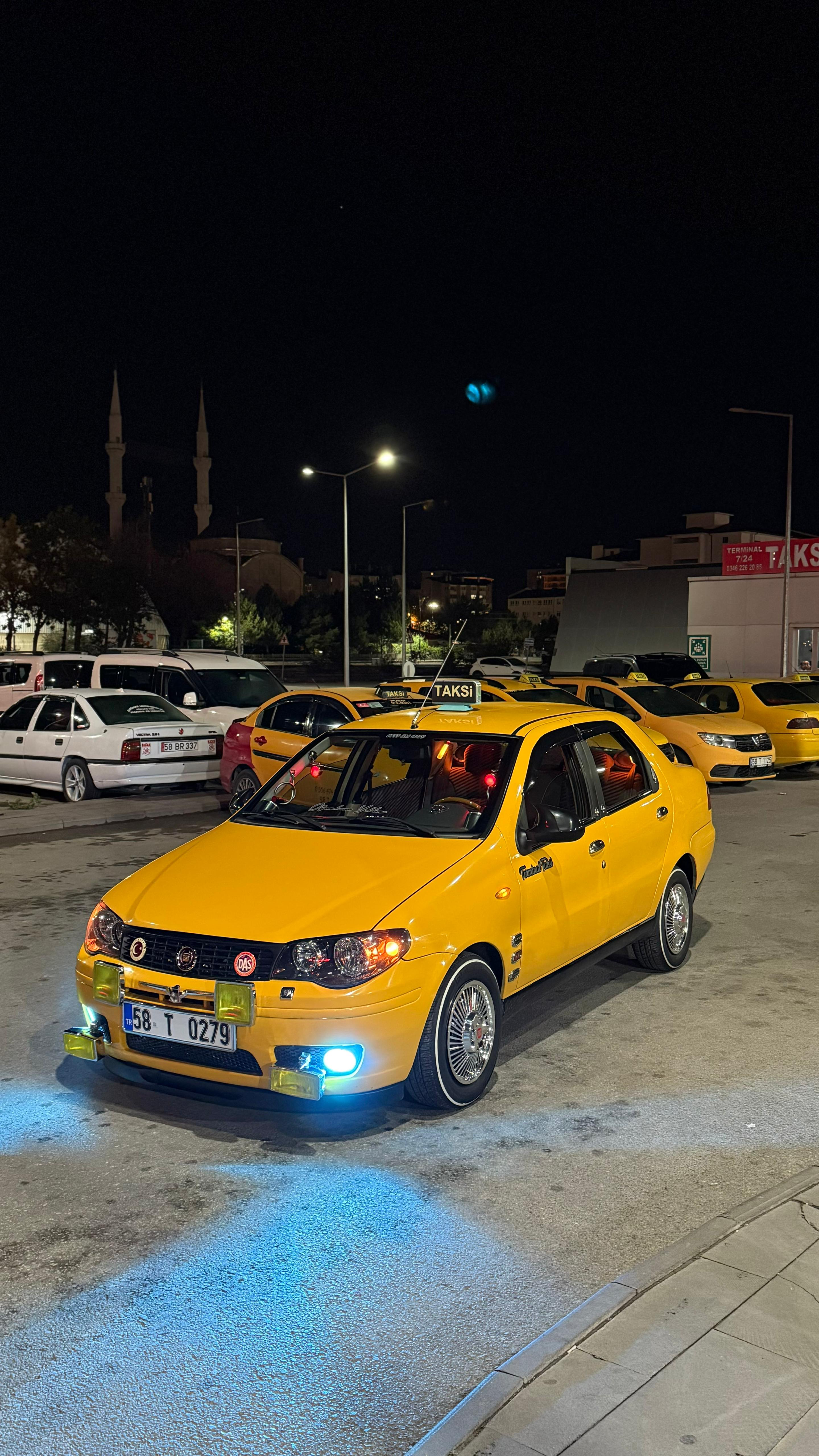 Sehir ici yolcu transferi icin kullanilan Taksi 58 araci